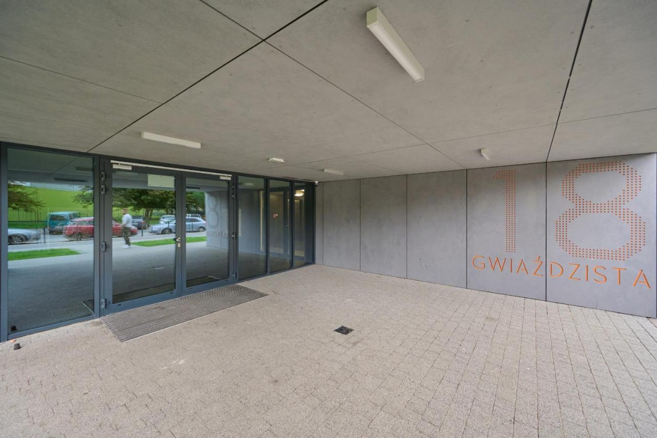 Beautiful 3-bedroom Gwiazdzista 18 By Renters Apartament *