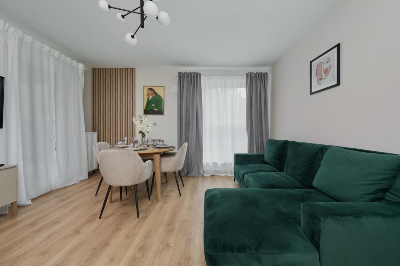Beautiful 3-bedroom Gwiazdzista 18 By Renters Apartament *